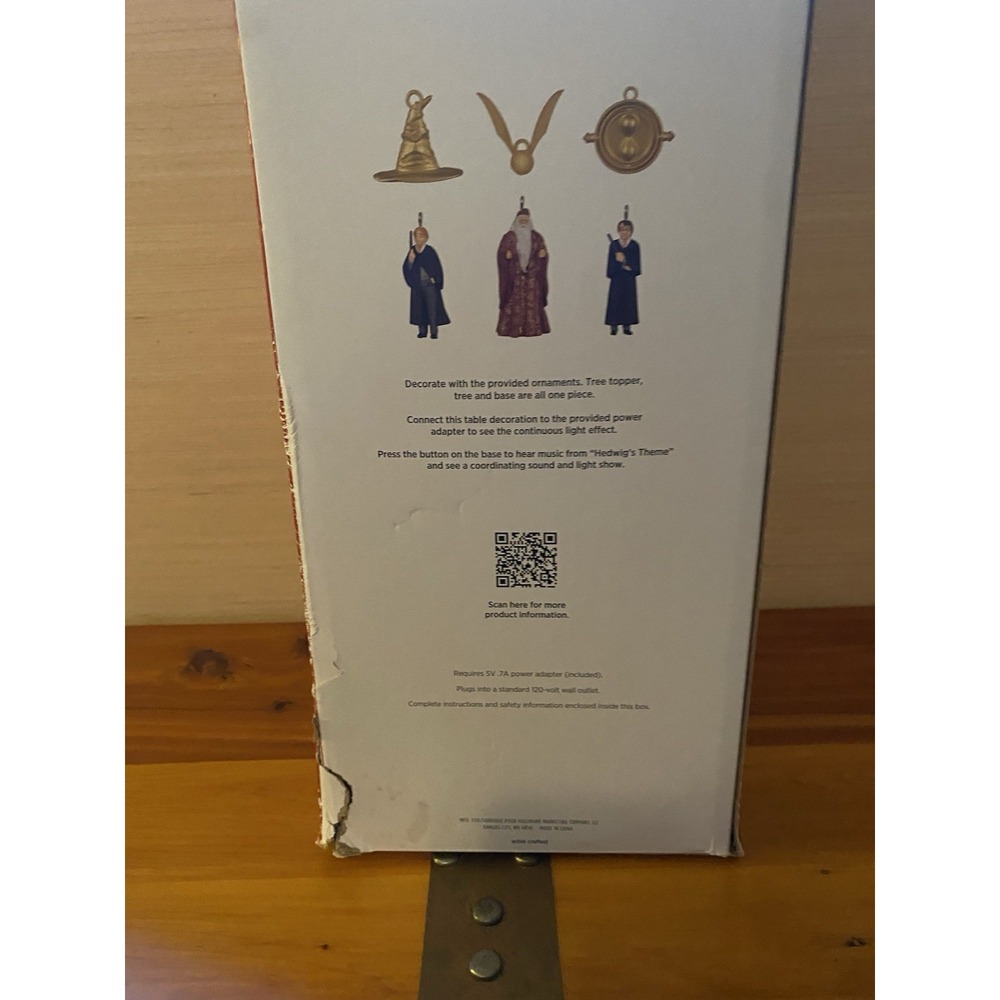 Hallmark 'Magic' Ornament "The Wizarding World of Harry Potter Christmas Tree" - Picture 3 of 14